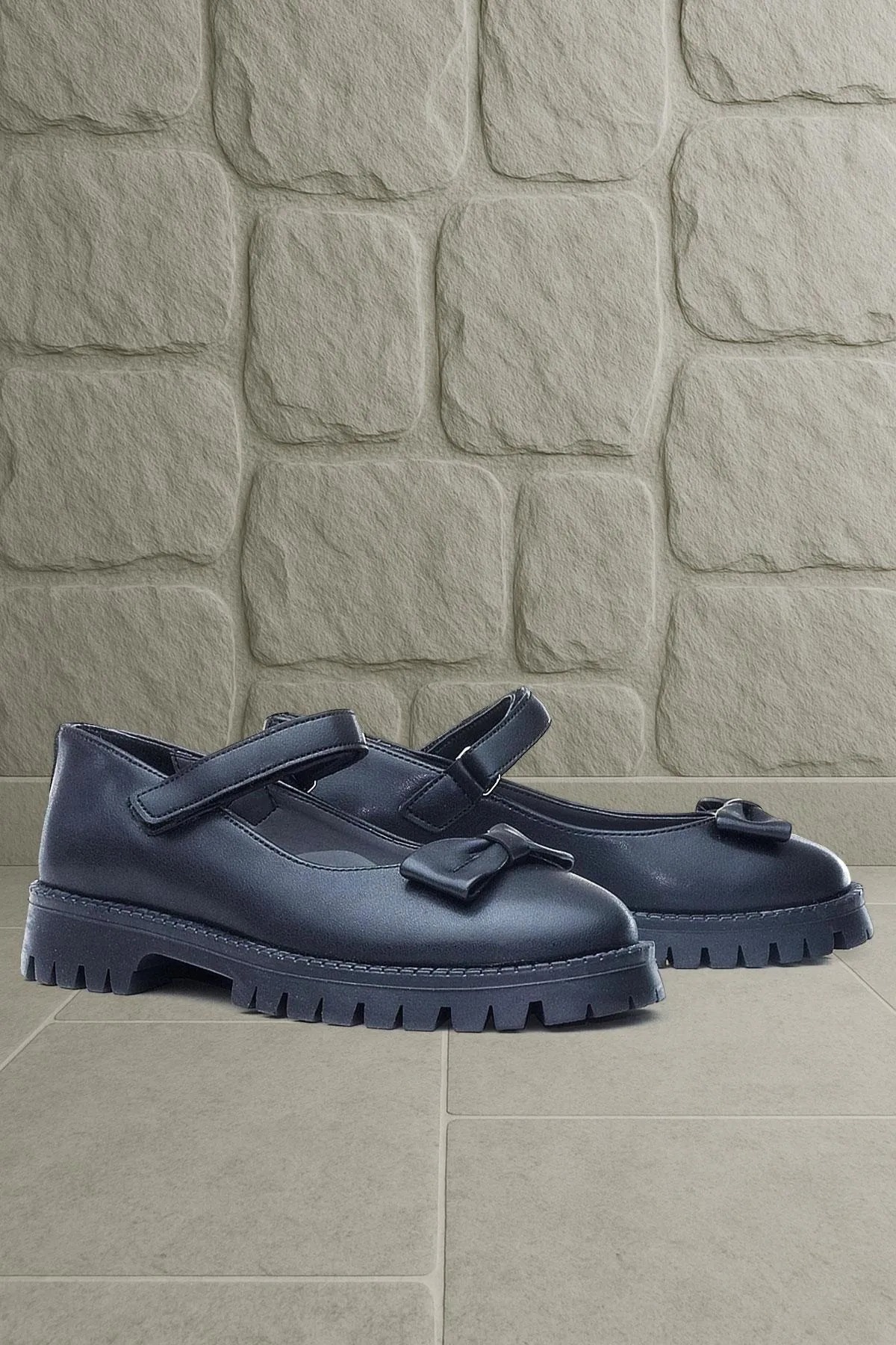 Siyah Mat Kalın Tabanlı Cırtlı Kız Çocuk Babet