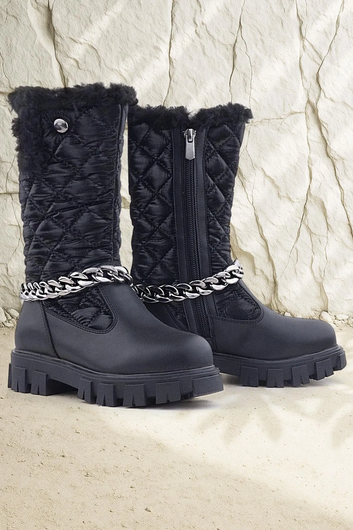 Siyah Uzun Fermuarlı Zincir Detaylı Kız Çocuk Yağmur Çizmesi