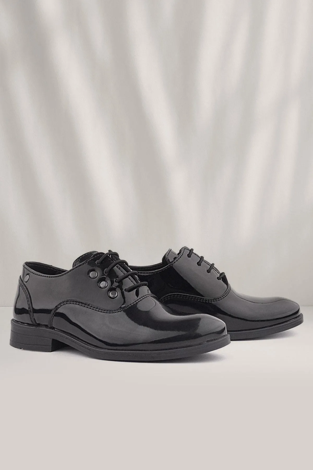 Smokin Siyah Rugan Bağcıklı Metal Detaylı Çocuk Klasik Ayakkabısı