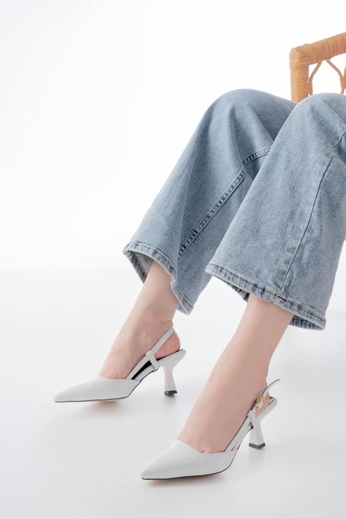 St-002 Beyaz Rugan Günlük 7 Cm Topuklu Bayan Ayakkabı