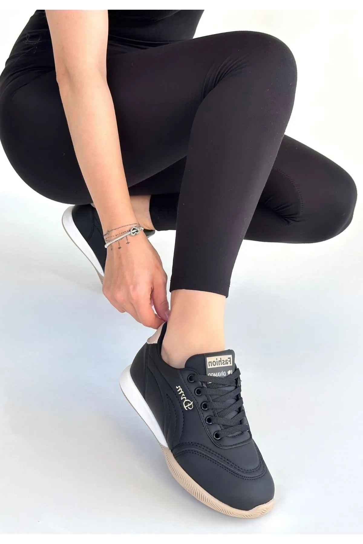 Tawen Siyah Cilt Bej Tabanlı Bağcıklı Spor Ayakkabı