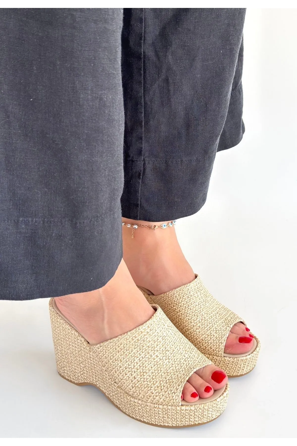 Tlay Bej Hasır Dokumalı Dolgu Topuk Terlik