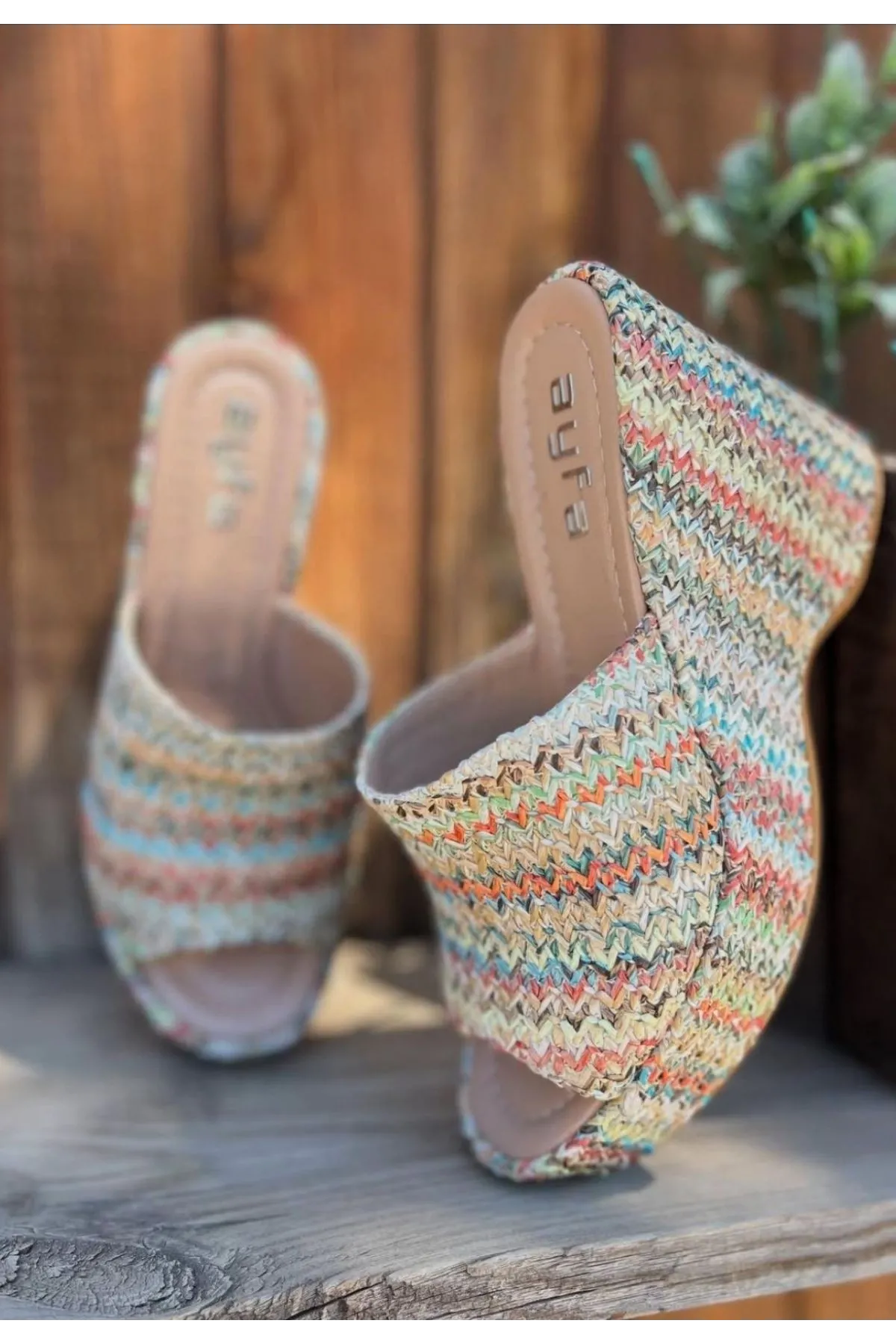 Tlay Kilim Desenli Dolgu Topuk Terlik