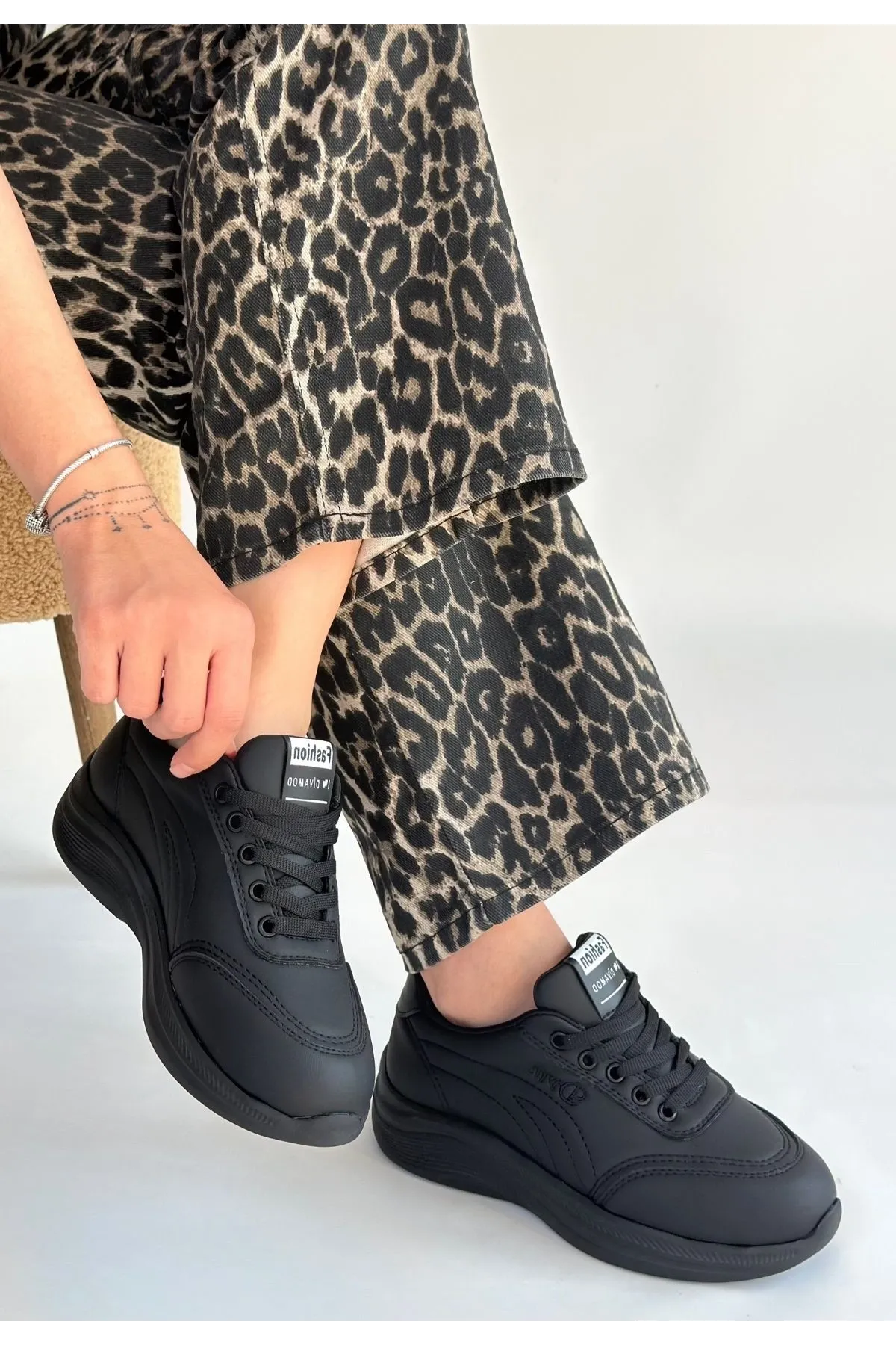 Yejja Siyah Cilt Bağcıklı Spor Ayakkabı
