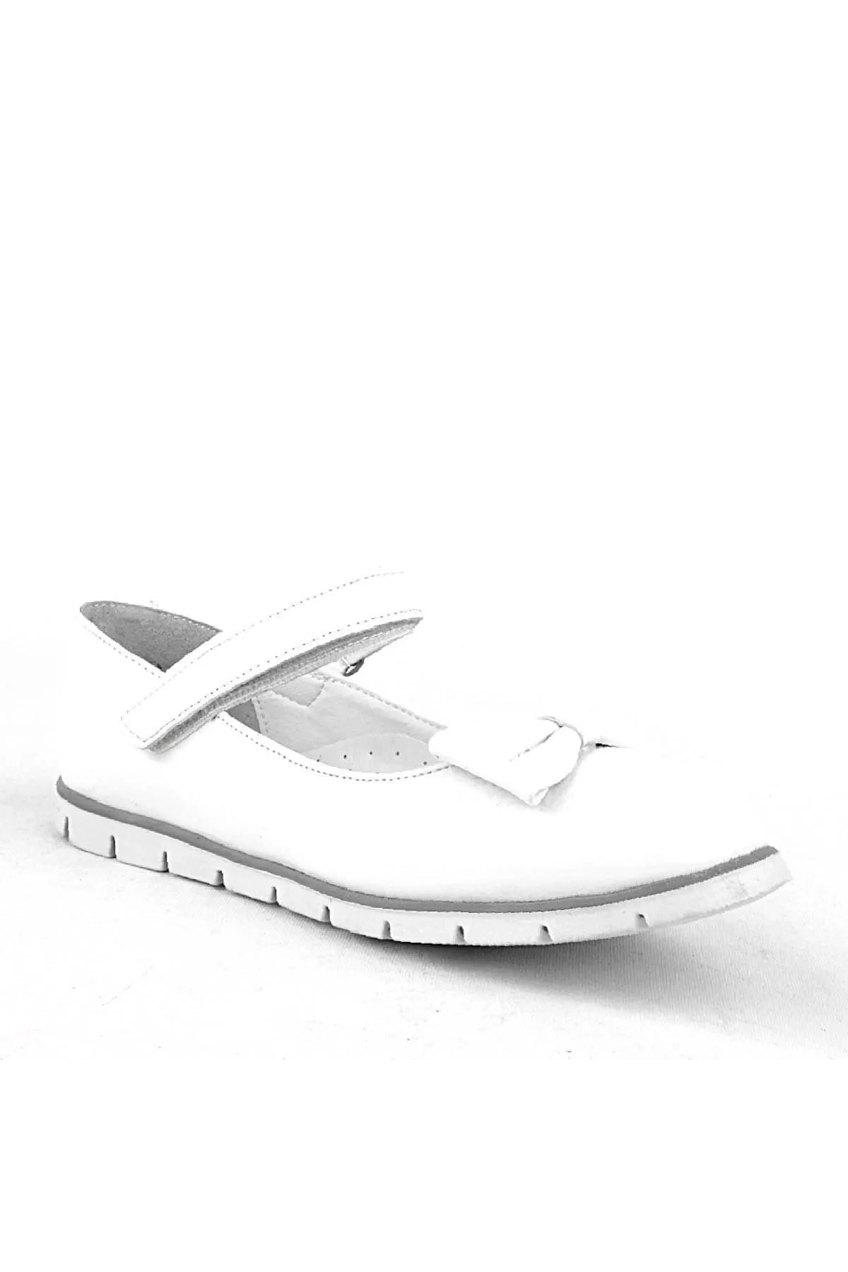 Beyaz Rugan Fiyonklu Cırtlı Kız Çocuk Babet