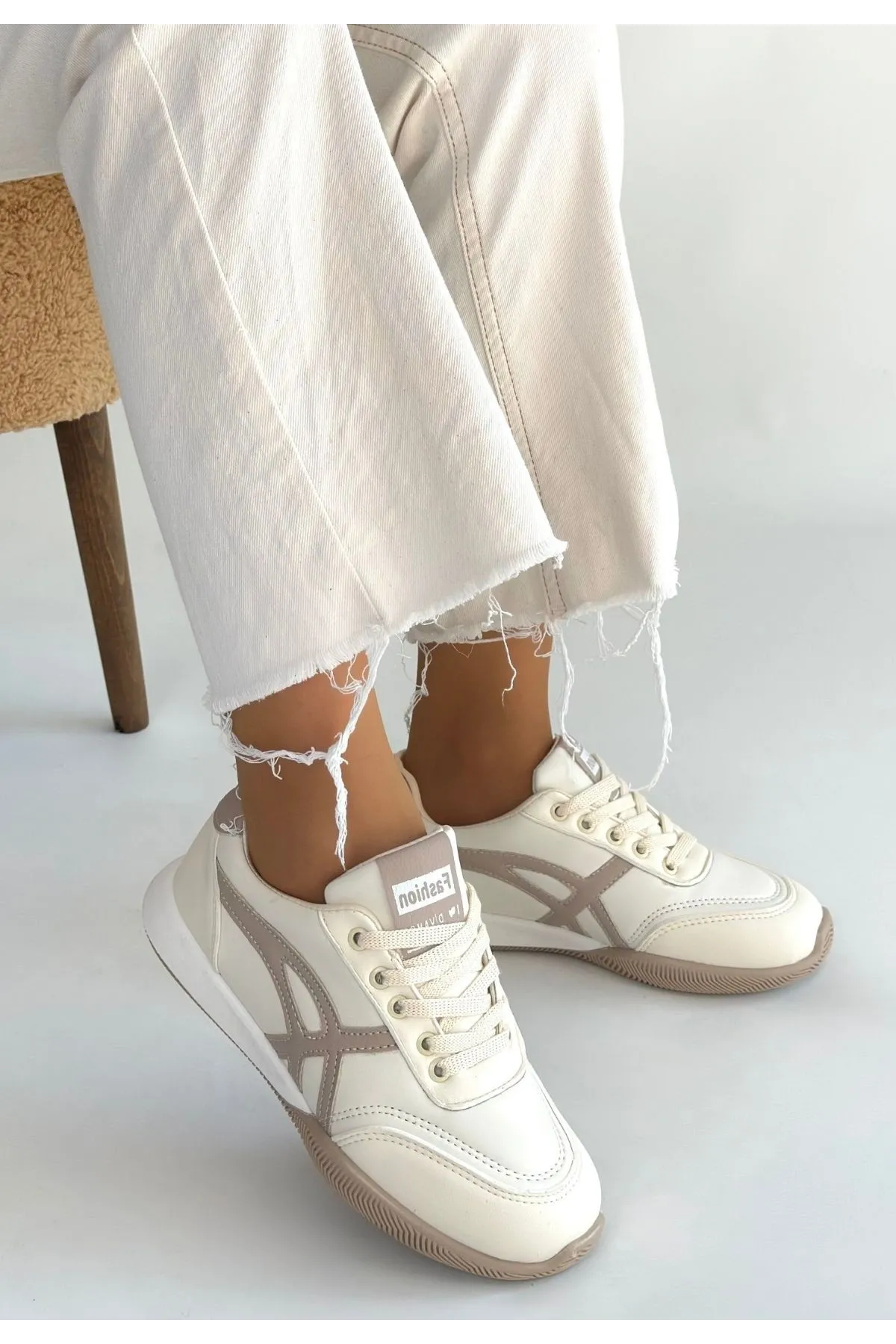 Zlay Bej Cilt Vizon Detaylı Bağcıklı Spor Ayakkabı