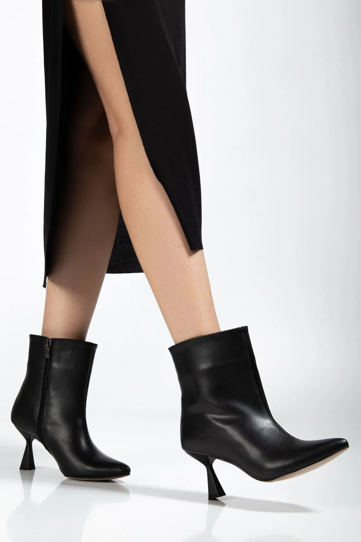 4701 Siyah Cilt  Kare Topuk Günlük Kadın Bot