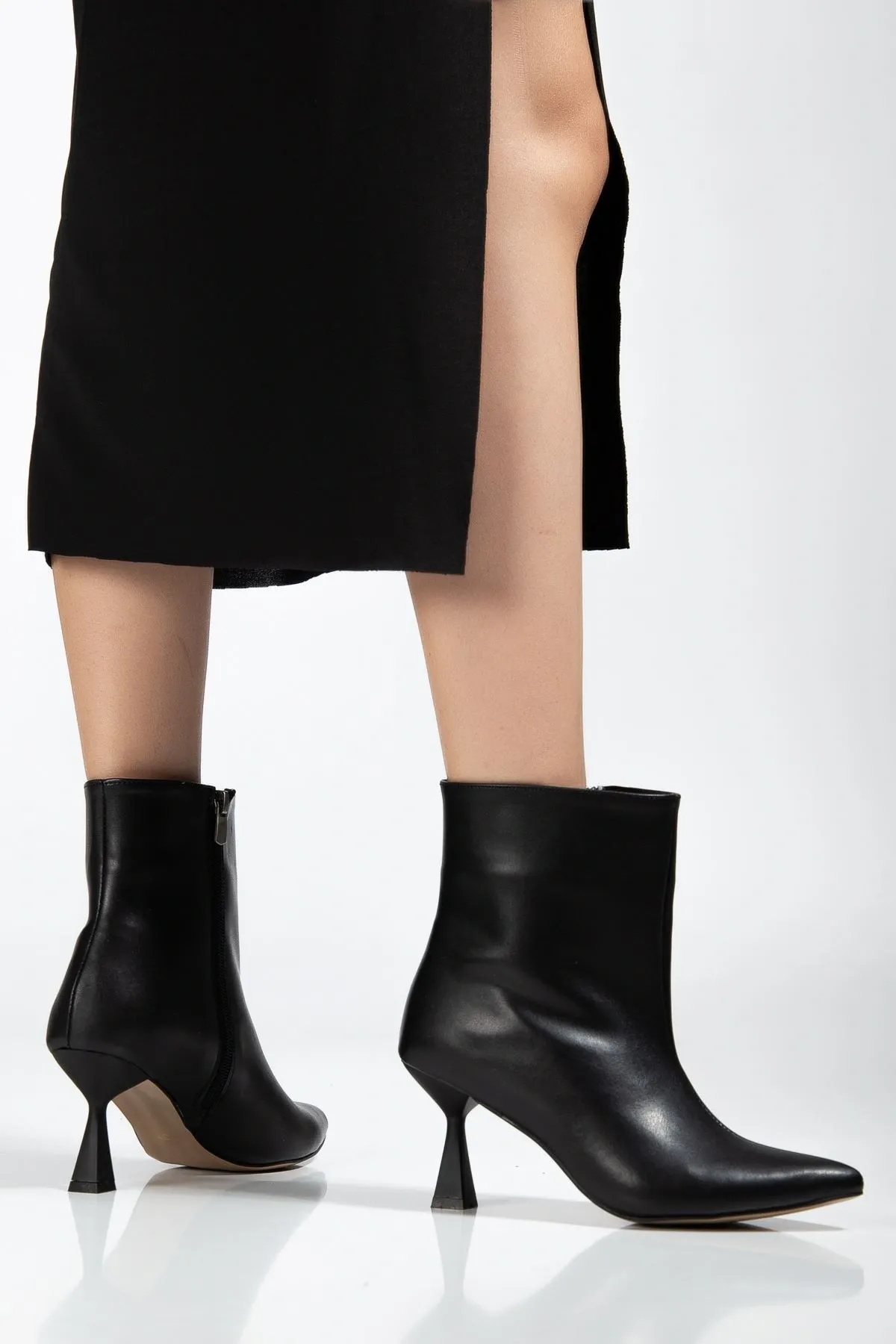 4701 Siyah Cilt  Kare Topuk Günlük Kadın Bot