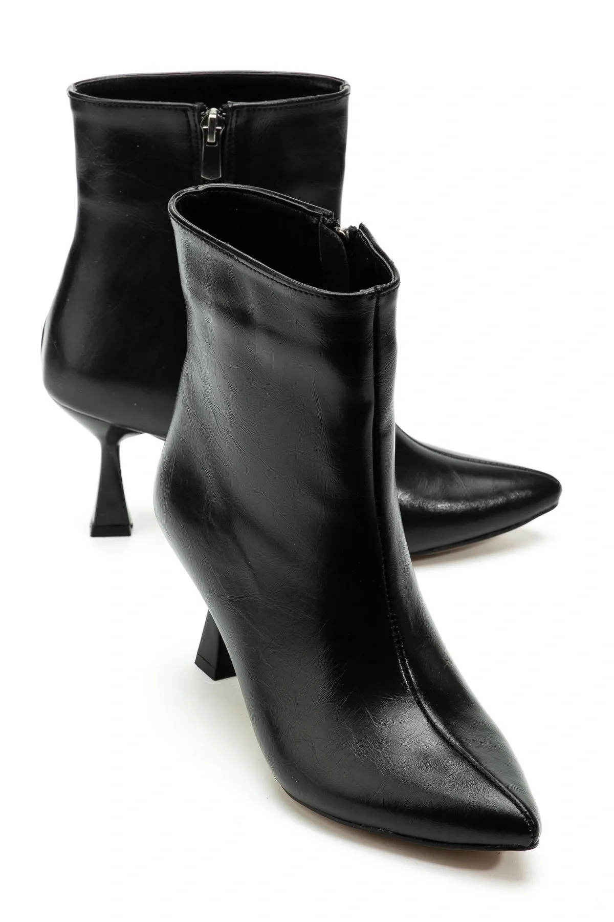 4701 Siyah Kırışık Rugan Kare Topuk Günlük Kadın Bot