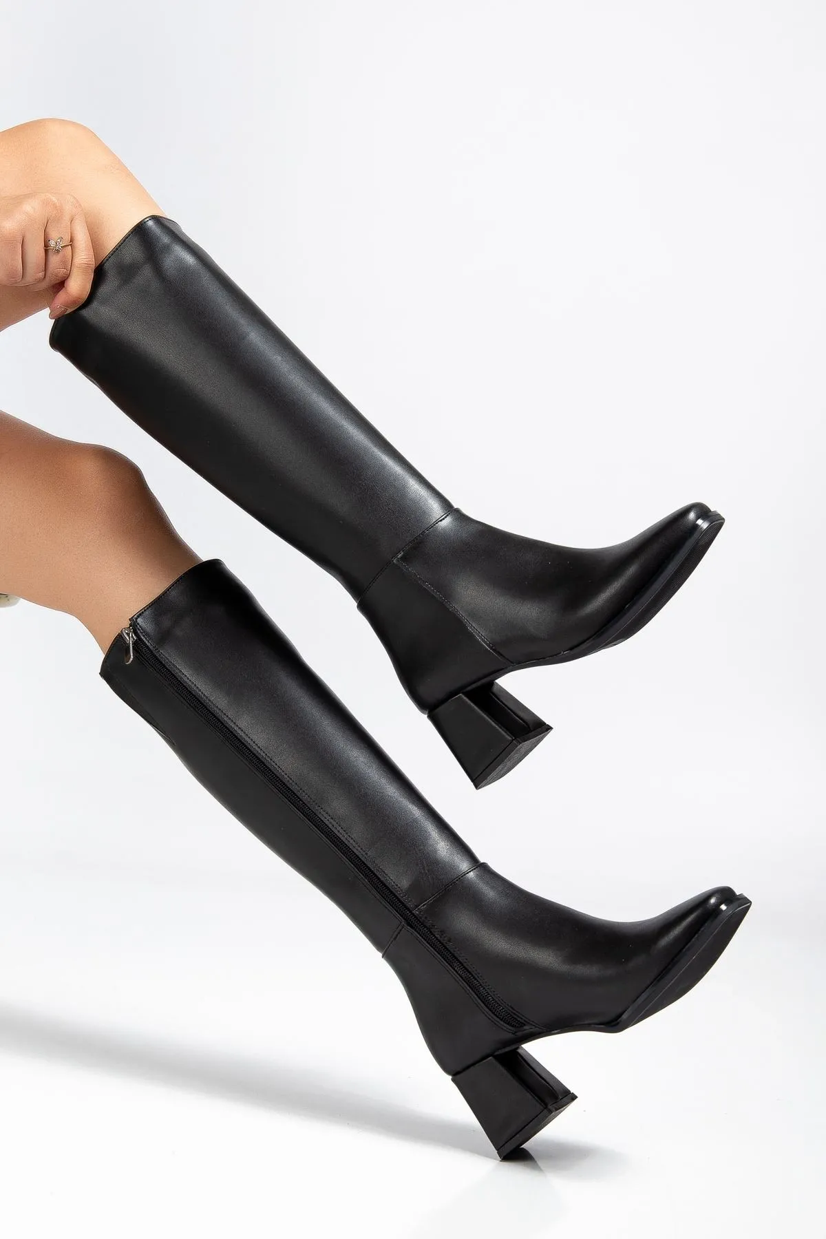 4804 Siyah Cilt Fermuarlı Günlük Bayan Çizme