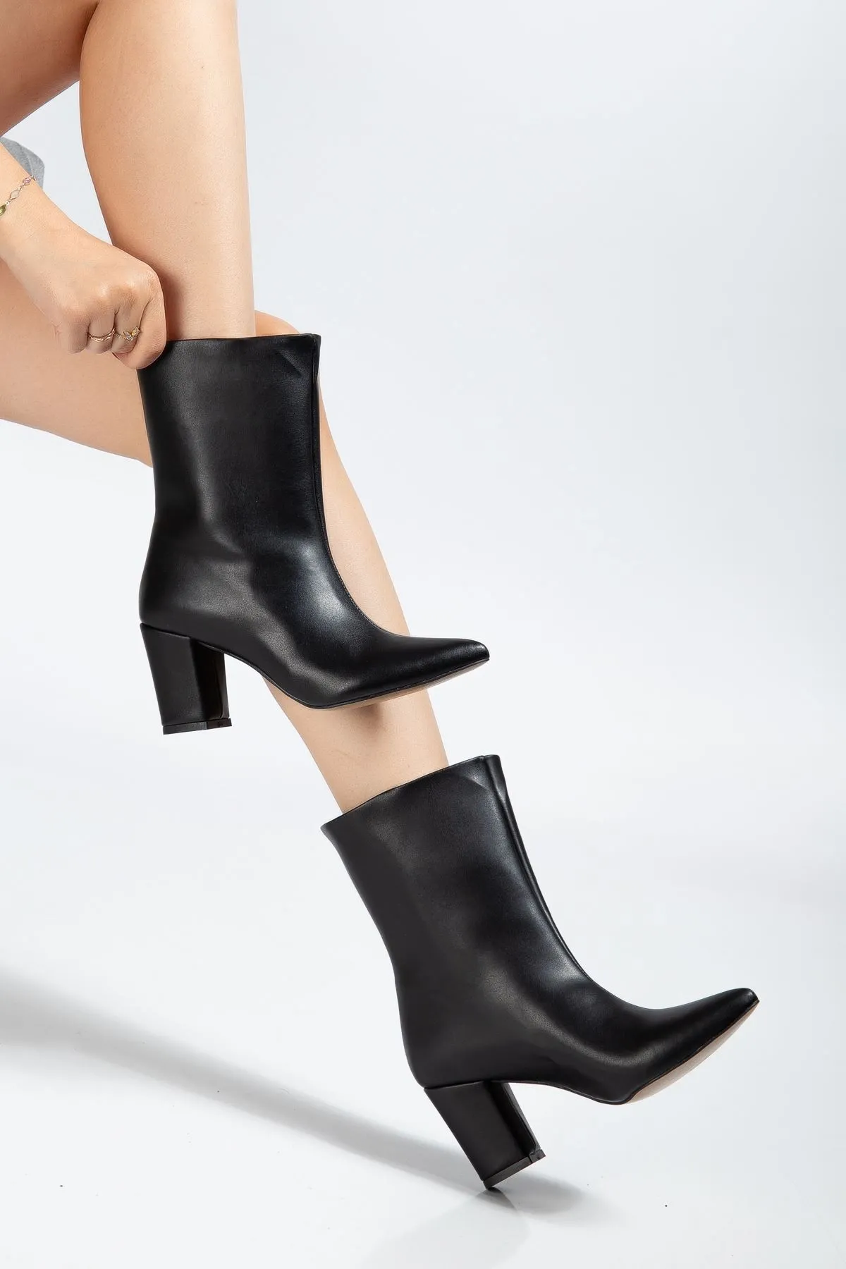 4805 Siyah  Yüksek Kalın Topuklu Günlük Kadın Bot