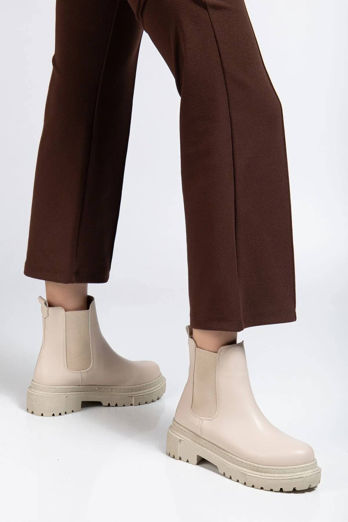 812-2137 Bej Lastikli Günlük Kadın Bot