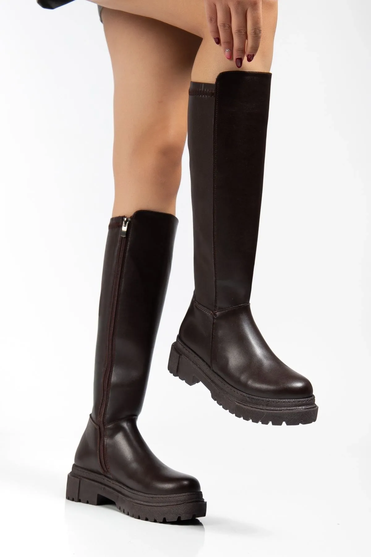 812-300 Kahverengi Fermuarlı Günlük Kadın Çizme