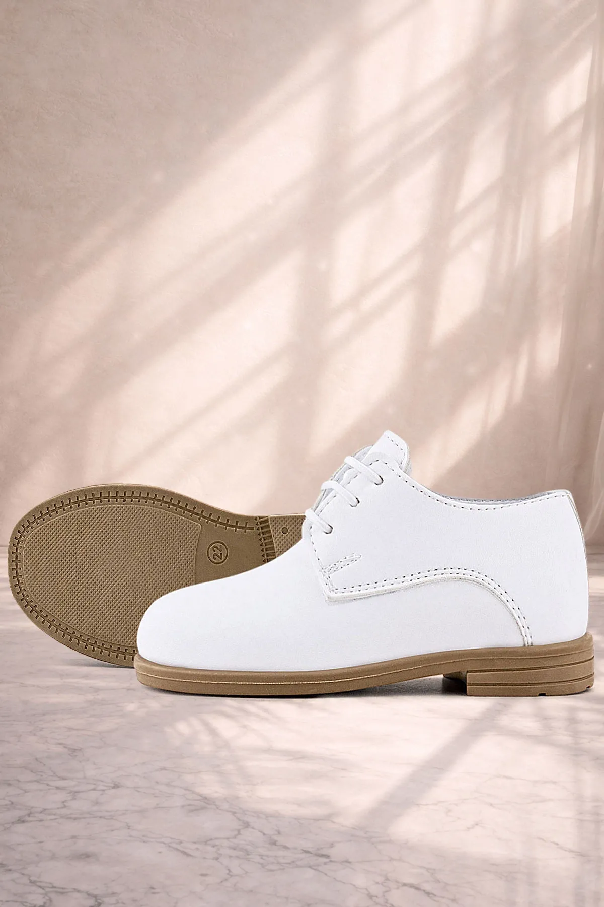 Beyaz Cilt Erkek Çocuk Klasik Ayakkabı