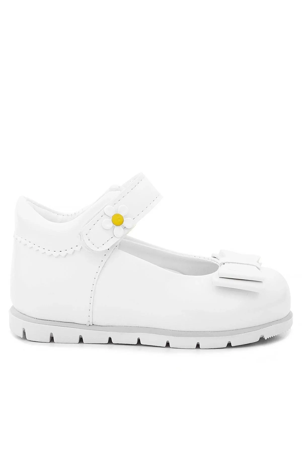 Beyaz Rugan Fiyonklu Papatya Detaylı Kız Bebek Babet Ayakkabı