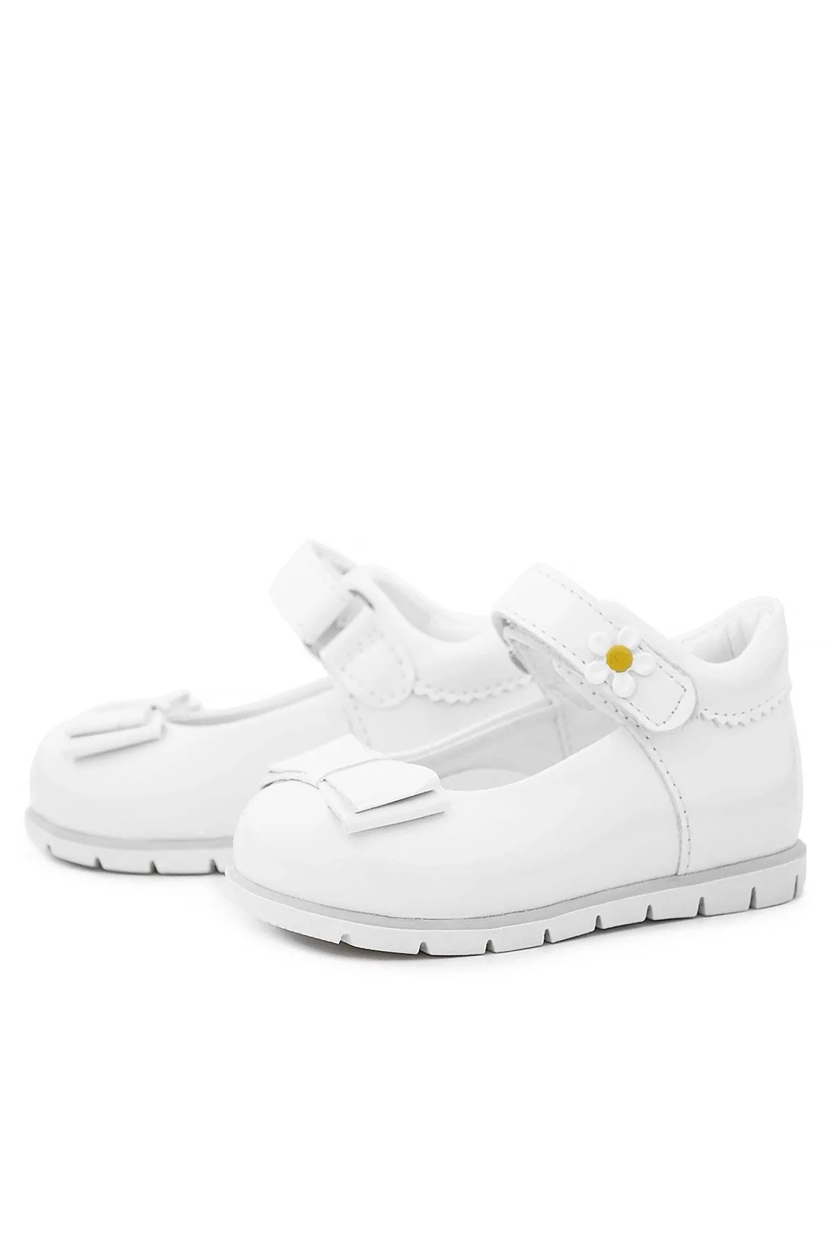 Beyaz Rugan Fiyonklu Papatya Detaylı Kız Bebek Babet Ayakkabı