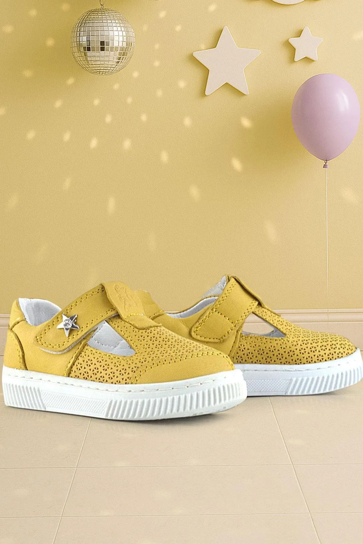 Bheem Hakiki Deri Sarı Cırtlı Yıldız Detaylı Bebek Sandalet