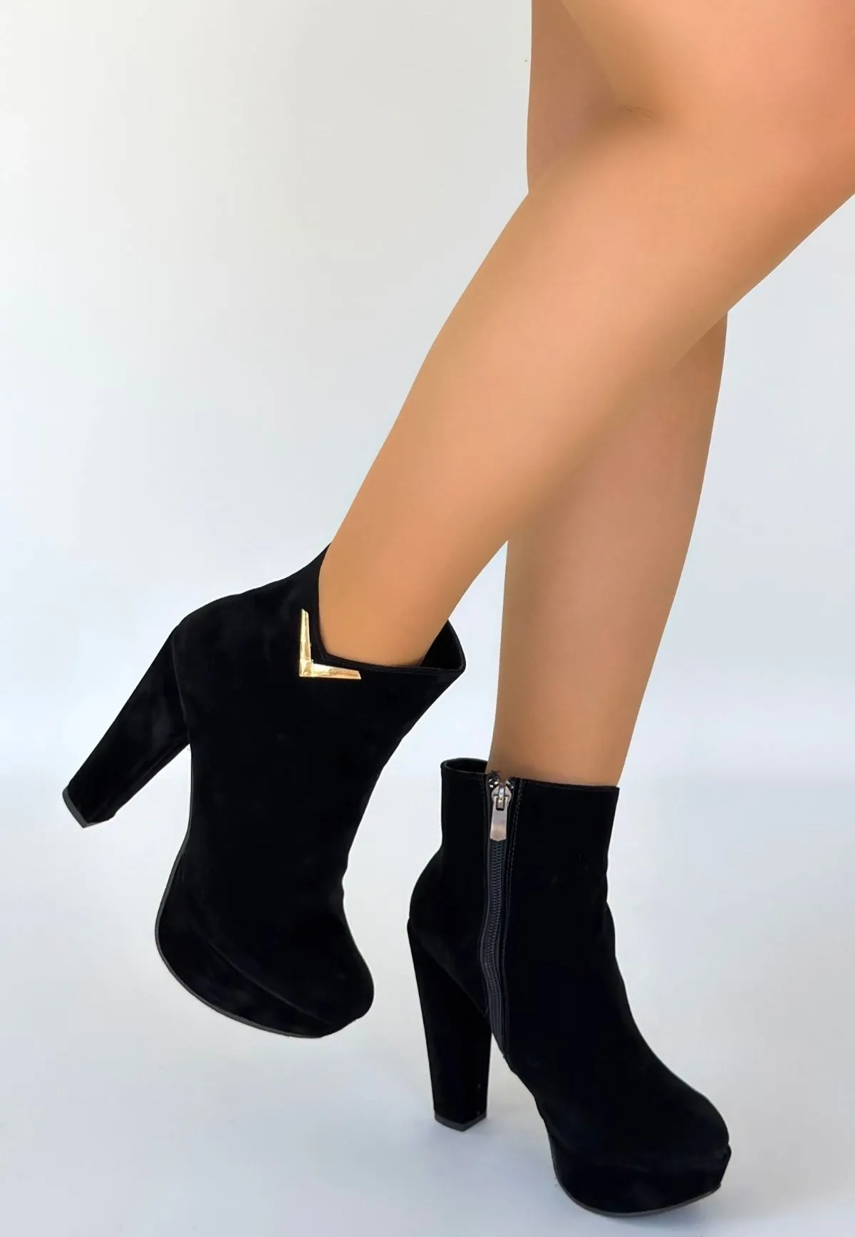 Denta Siyah Süet Topuklu Bot