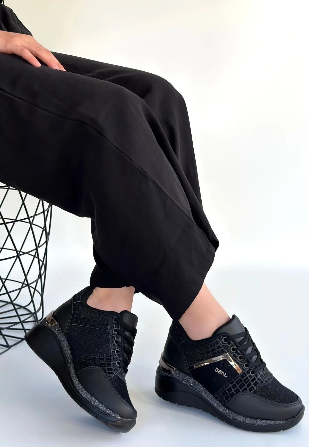 Geja Siyah Cilt Bağcıklı Spor Ayakkabı