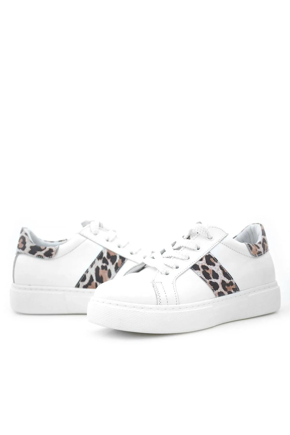 Hakiki Deri Beyaz Bağcıklı Leopar Desenli Kız Çocuk Spor Ayakkabı