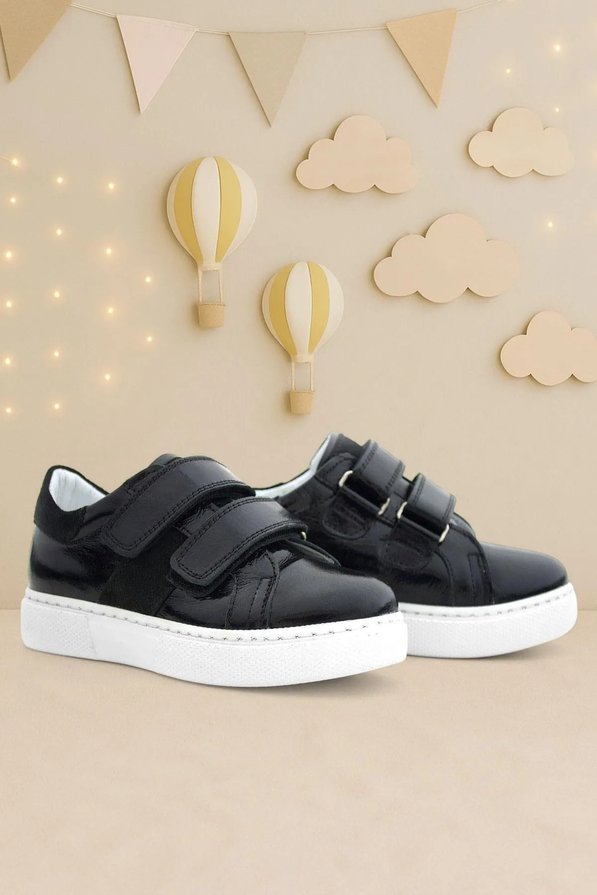 Hakiki Deri Parlak Siyah Cırt Cırtlı Kız Çocuk Spor Ayakkabı