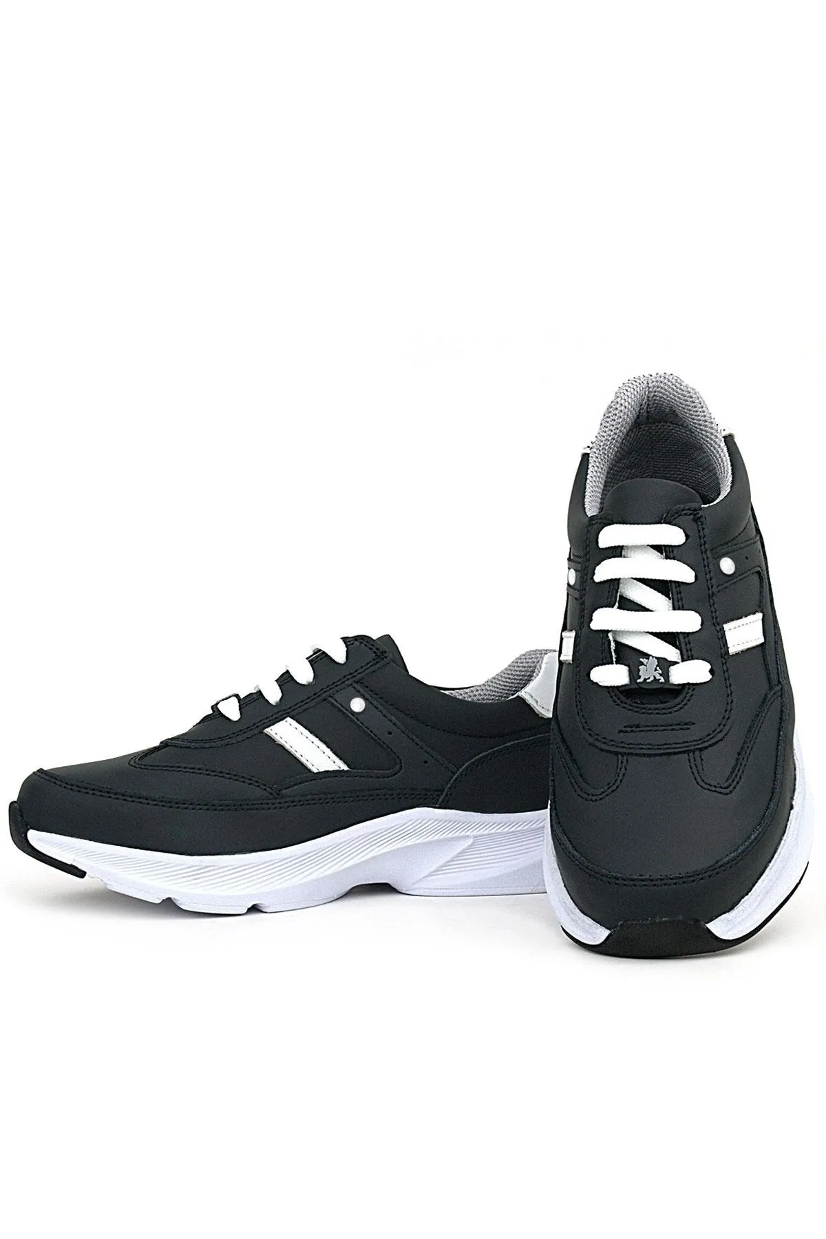 Hakiki Deri Siyah Beyaz Metal Detaylı Bağcıklı Kız Çocuk Spor Ayakkabı