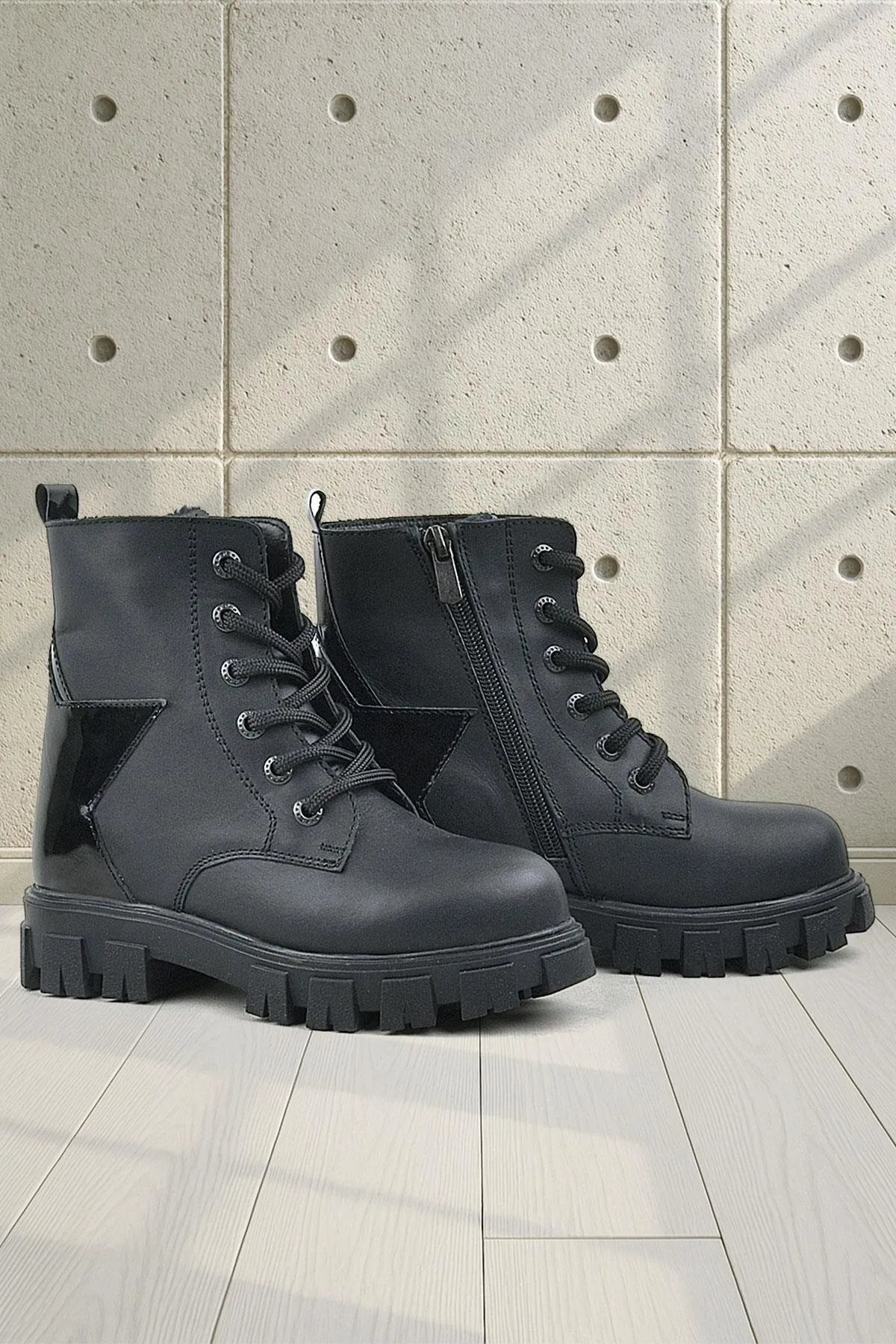 Hakiki Deri Siyah Yıldız Detaylı Kız Çocuk Bot