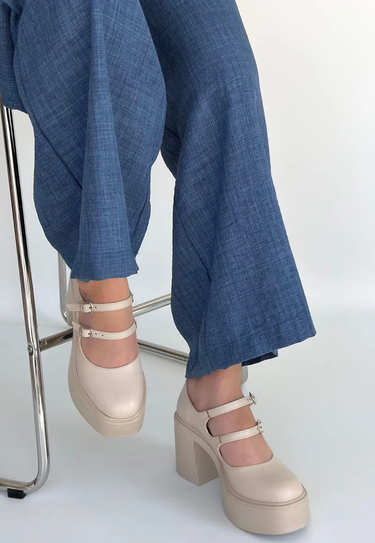 Jarlo Bej Cilt Dolgu Topuk Ayakkabı