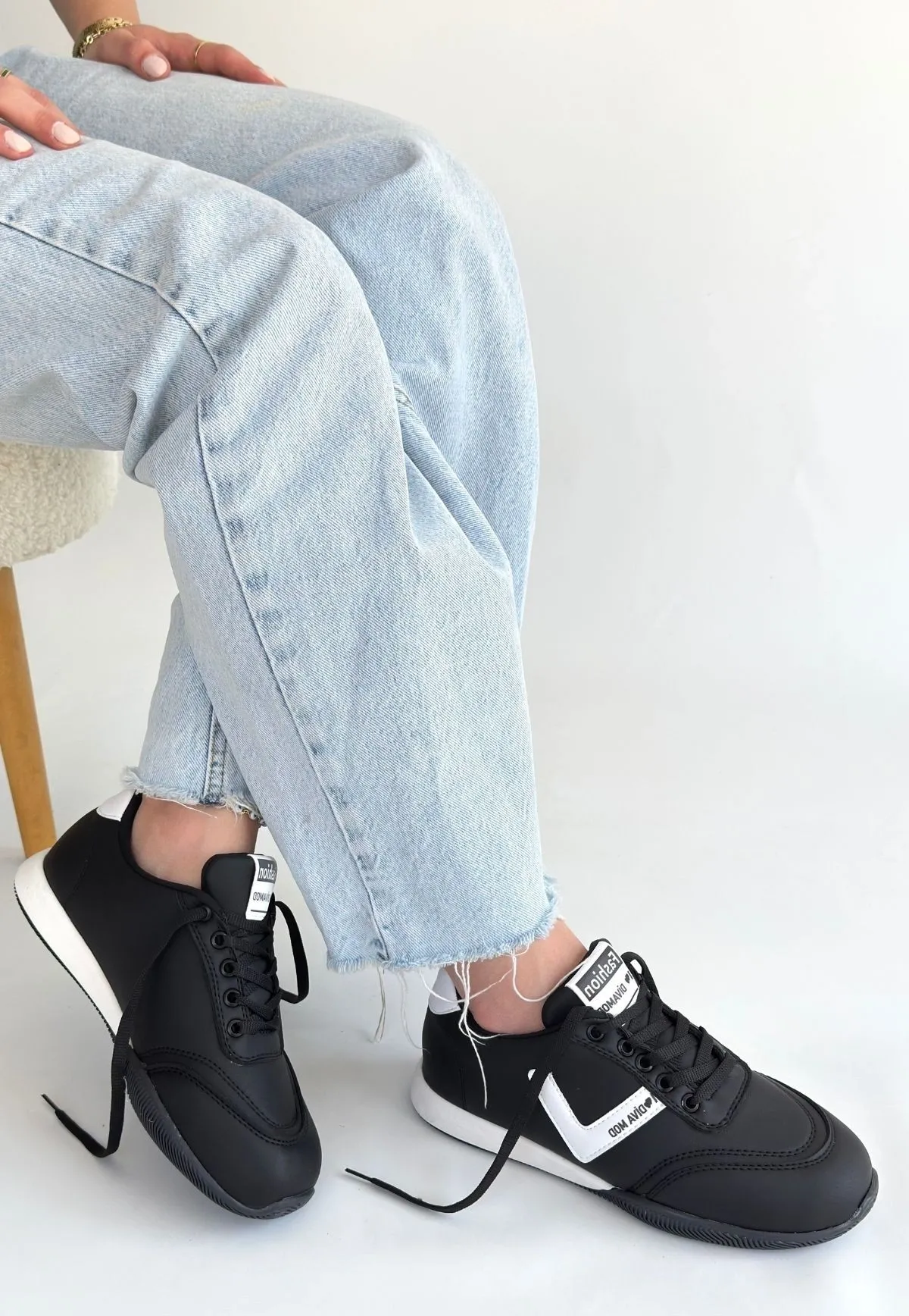 Jowen Siyah Cilt Beyaz Detaylı Bağcıklı Spor Ayakkabı