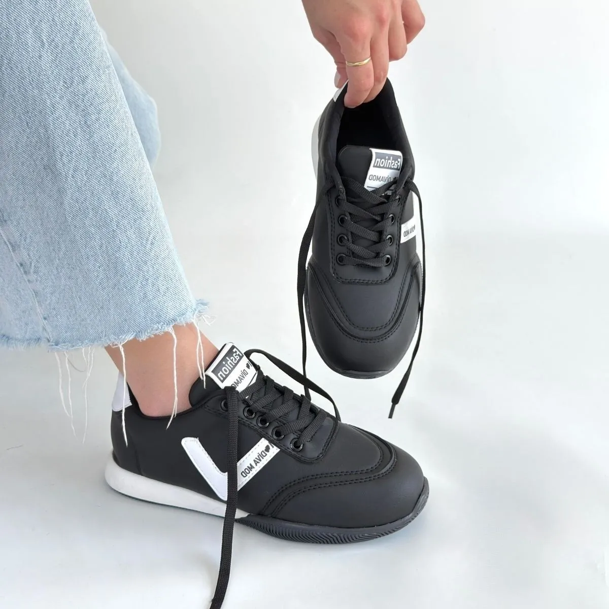 Jowen Siyah Cilt Beyaz Detaylı Bağcıklı Spor Ayakkabı