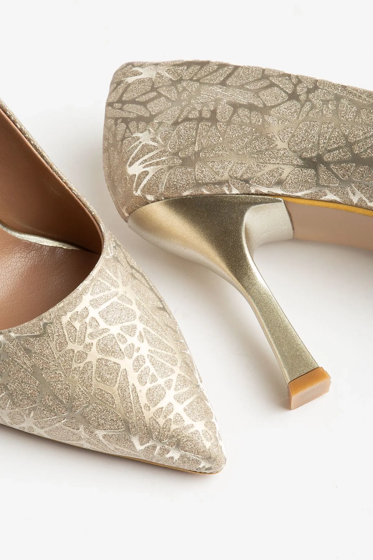 K-114 Gümüş Ağaç Kabuğu Desenli Sivri Burunlu  Topuklu Kadın Ayakkabı