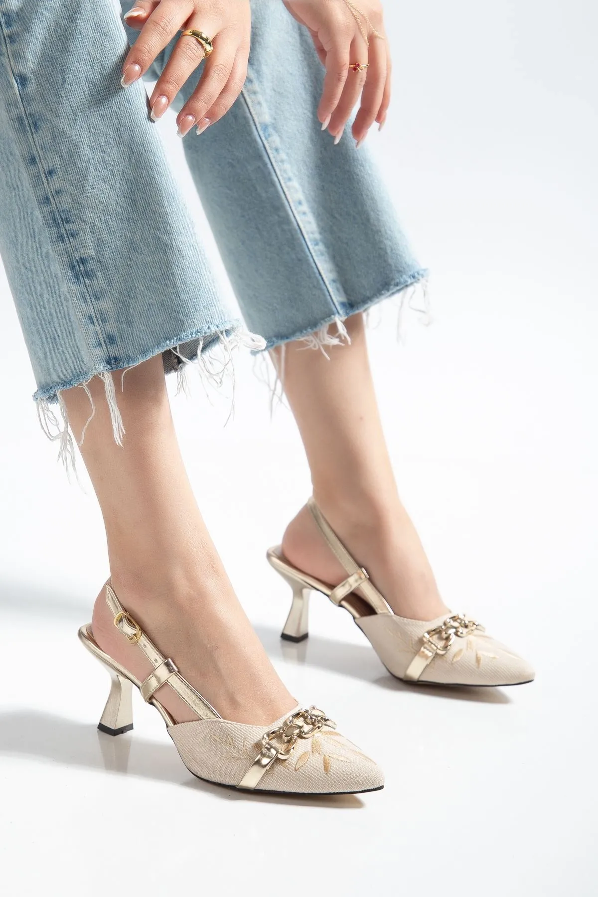 K-250 Altın Günlük Arkası Açık Tokalı Topuklu Kadın Ayakkabı