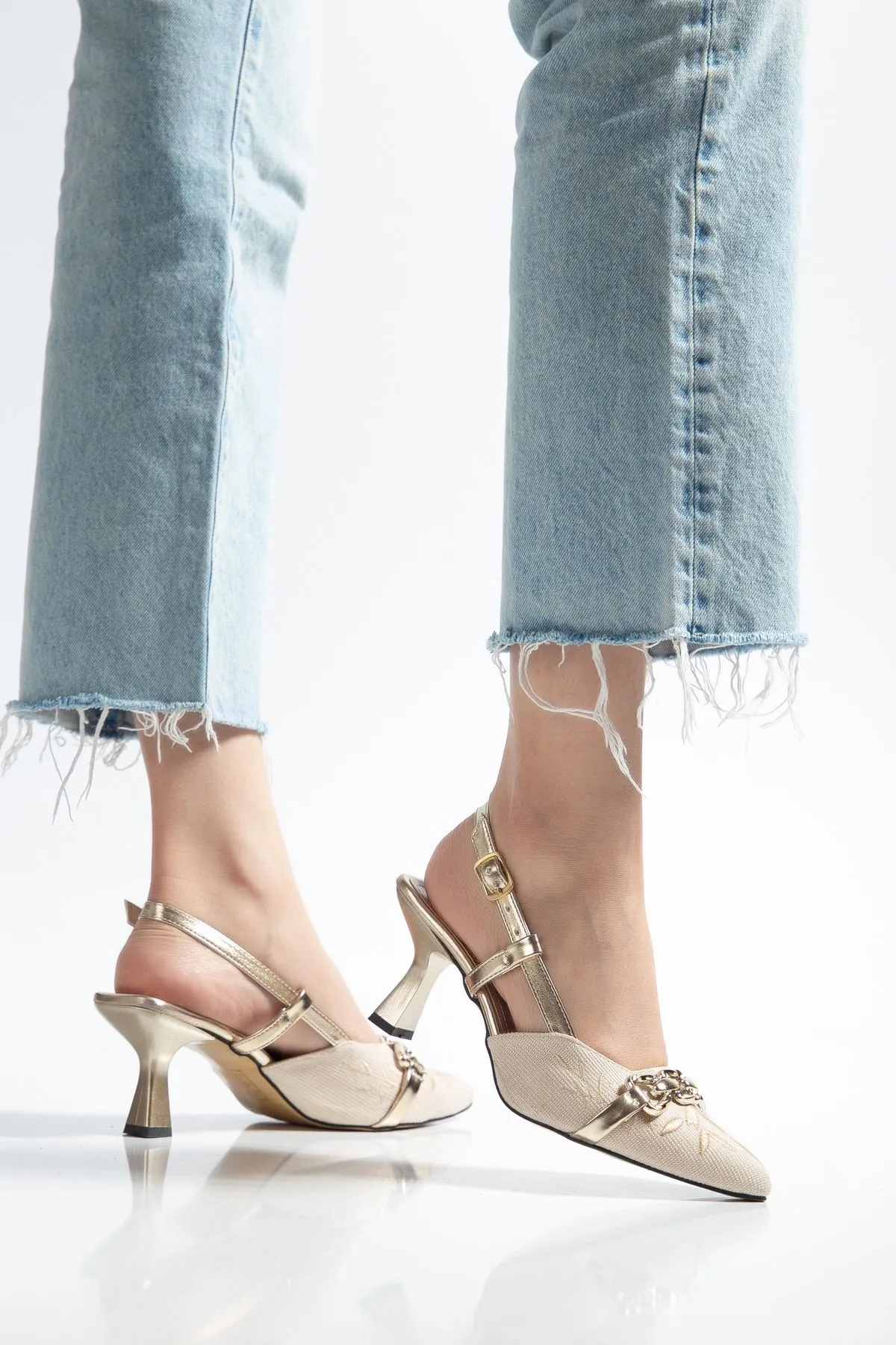 K-250 Altın Günlük Arkası Açık Tokalı Topuklu Kadın Ayakkabı