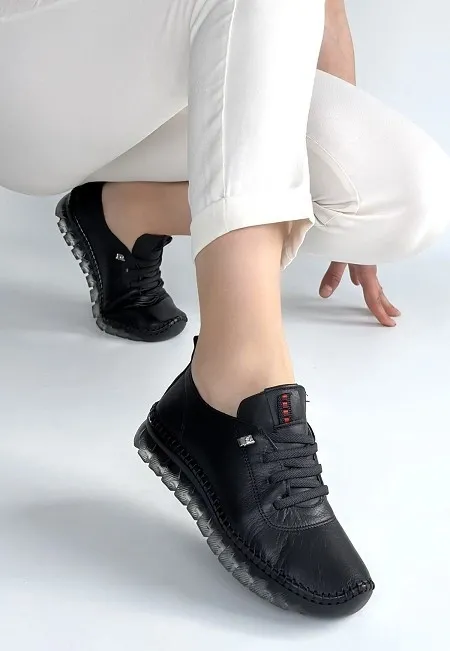 Kitta Siyah Deri Bağcıklı Spor Ayakkabı