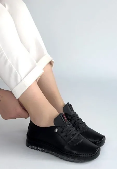 Kitta Siyah Deri Bağcıklı Spor Ayakkabı