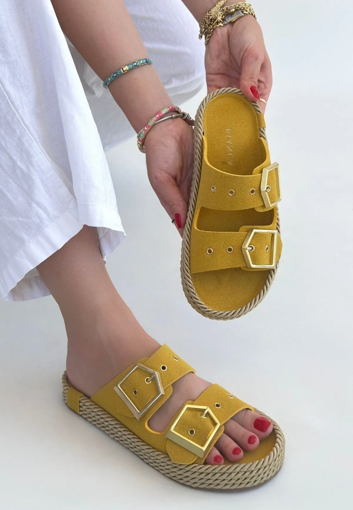 Loera Sarı Nubuk Çift Tokalı Terlik