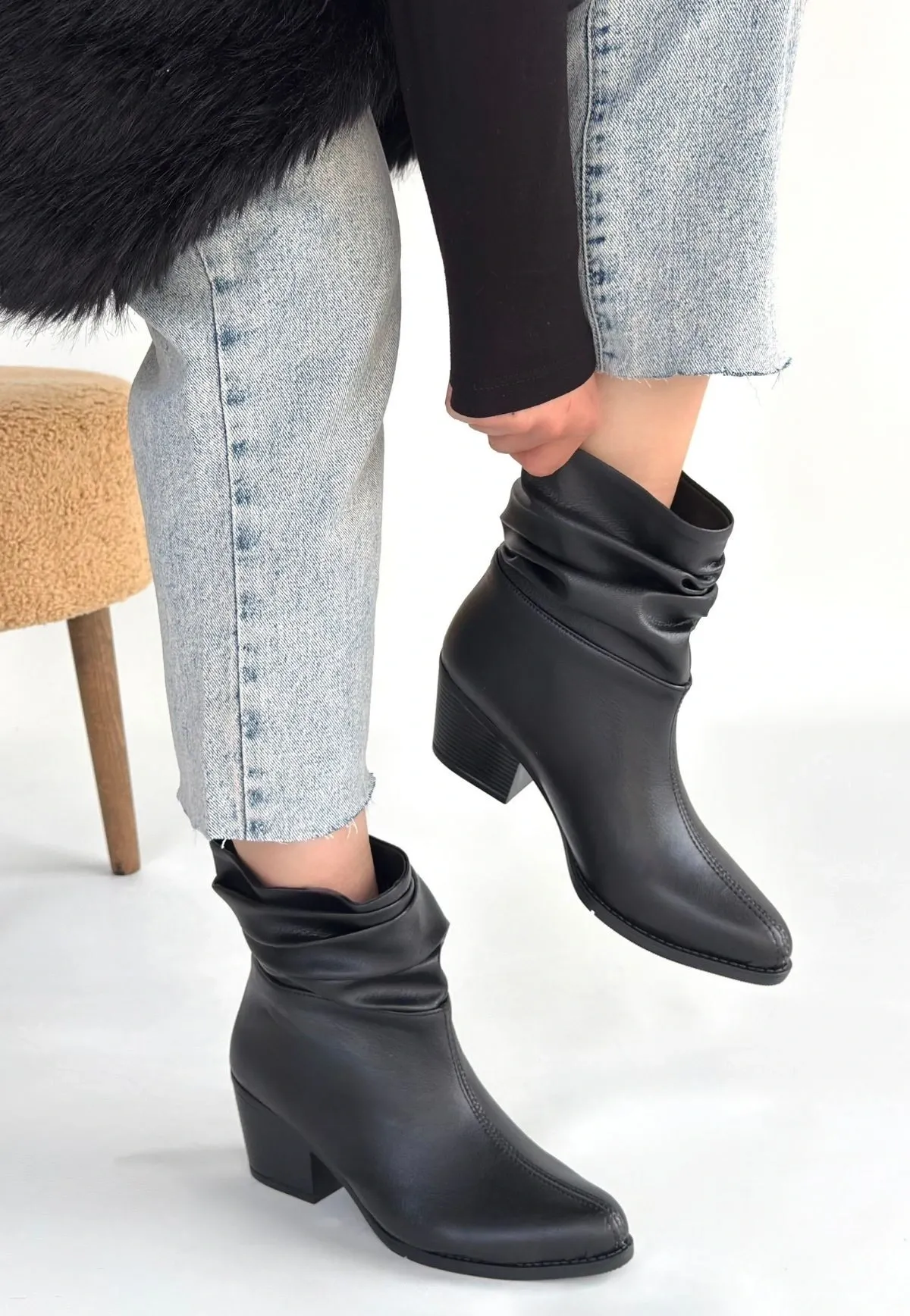 Lukana Siyah Cilt Topuklu Körüklü Bot