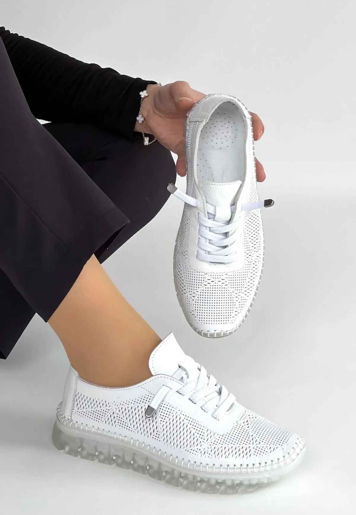 Merja Beyaz Deri Bağcıklı Spor Ayakkabı