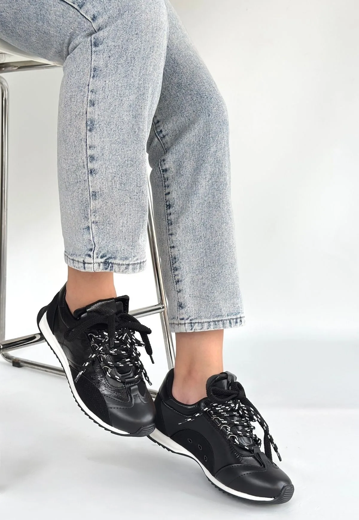 Ranu Siyah Cilt Paraşüt Detaylı Bağcıklı Spor Ayakkabı