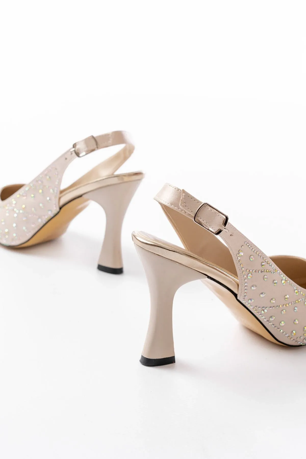 S-601 Bej Arkası Açık Taş Aksesuarlı Günlük Kadın Sandalet