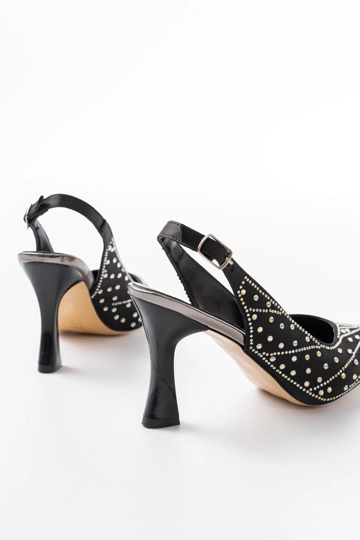 S-601 Siyah Arkası Açık Taş Aksesuarlı Günlük Kadın Sandalet