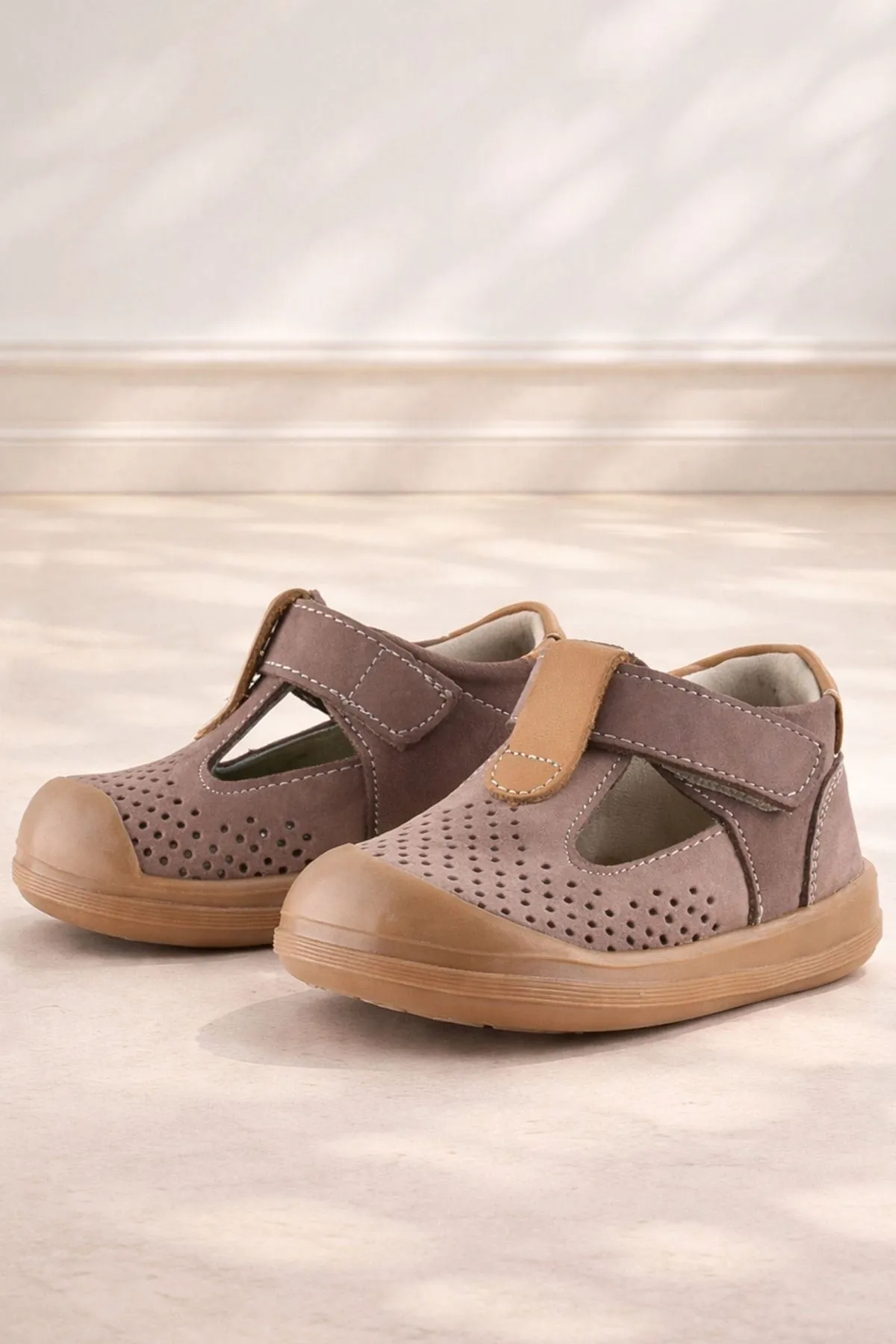 Shaun Hakiki Deri Kum Taba Cırtlı Anatomik Bebek Sandalet