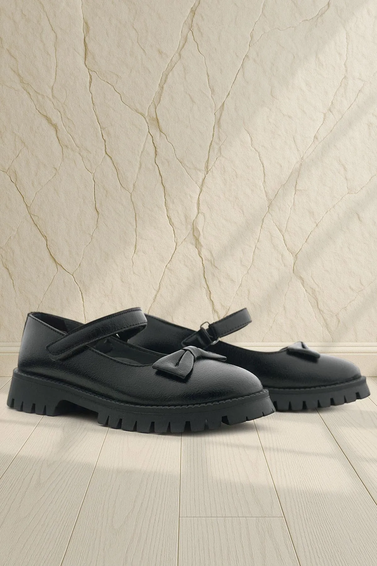 Siyah Kırışık Rugan Kalın Tabanlı Cırtlı Kız Çocuk Babet