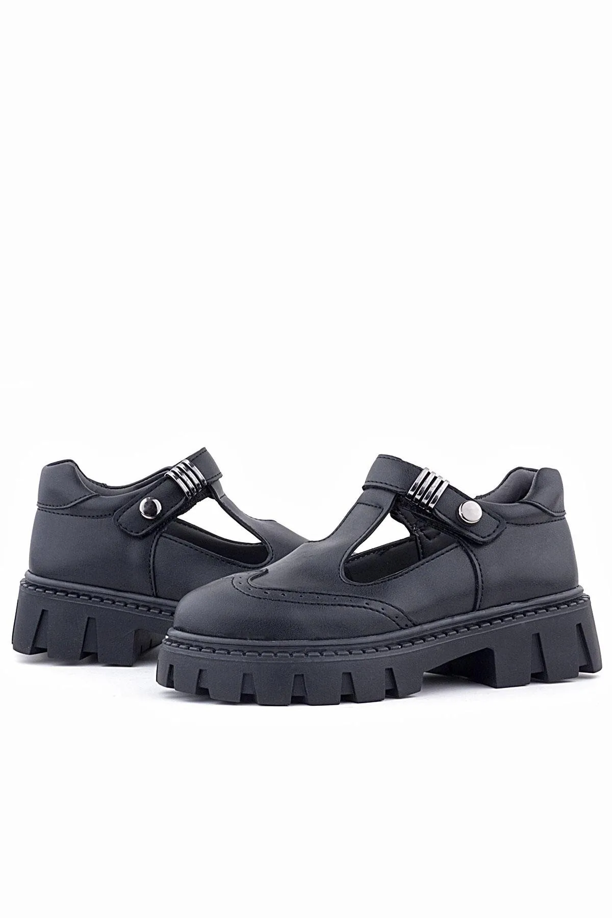 Siyah Mat Cırtlı Toka Detaylı Kız Çocuk Okul Ayakkabı