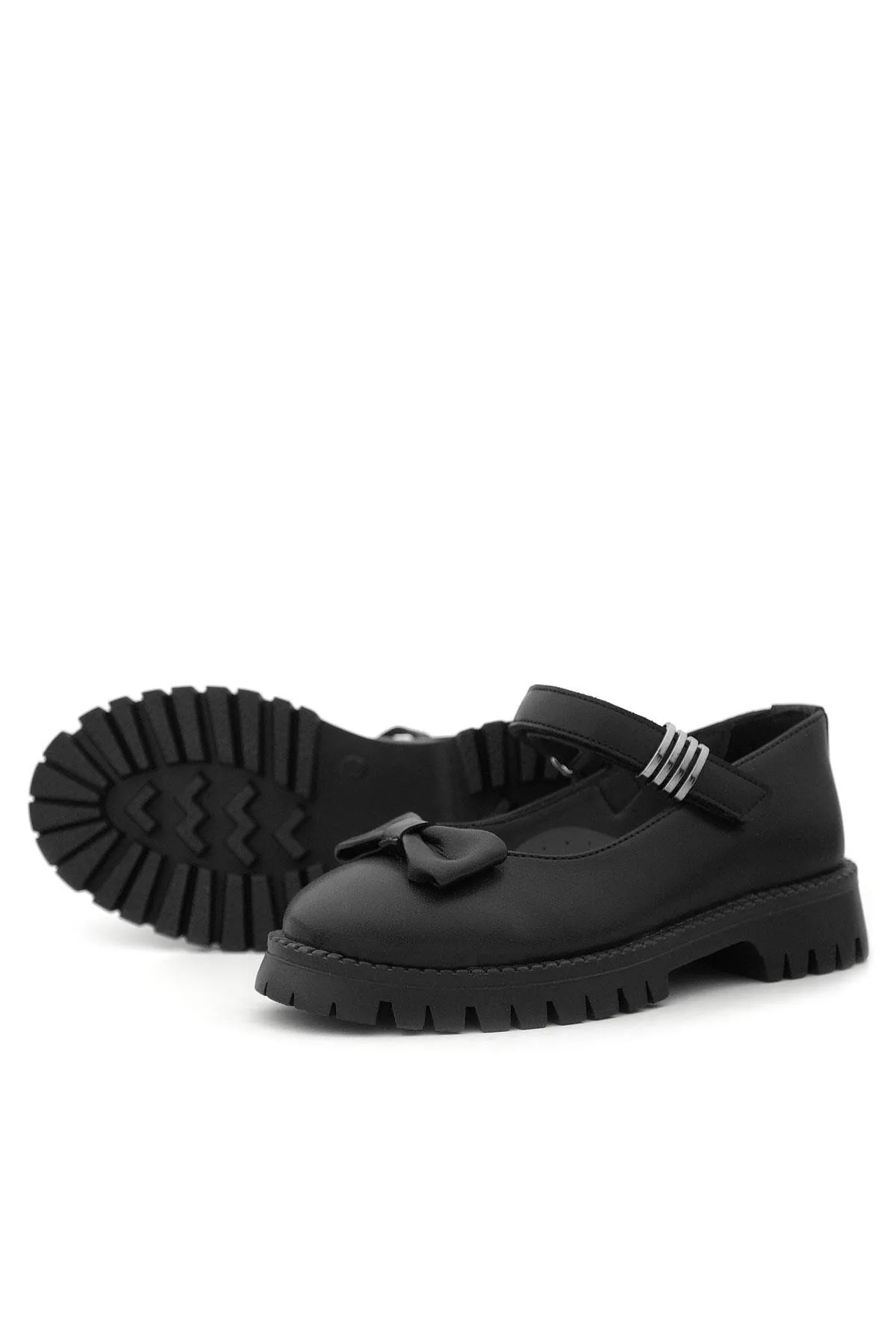 Siyah Mat Kalın Tabanlı Metal Detaylı Cırtlı Kız Çocuk Babet