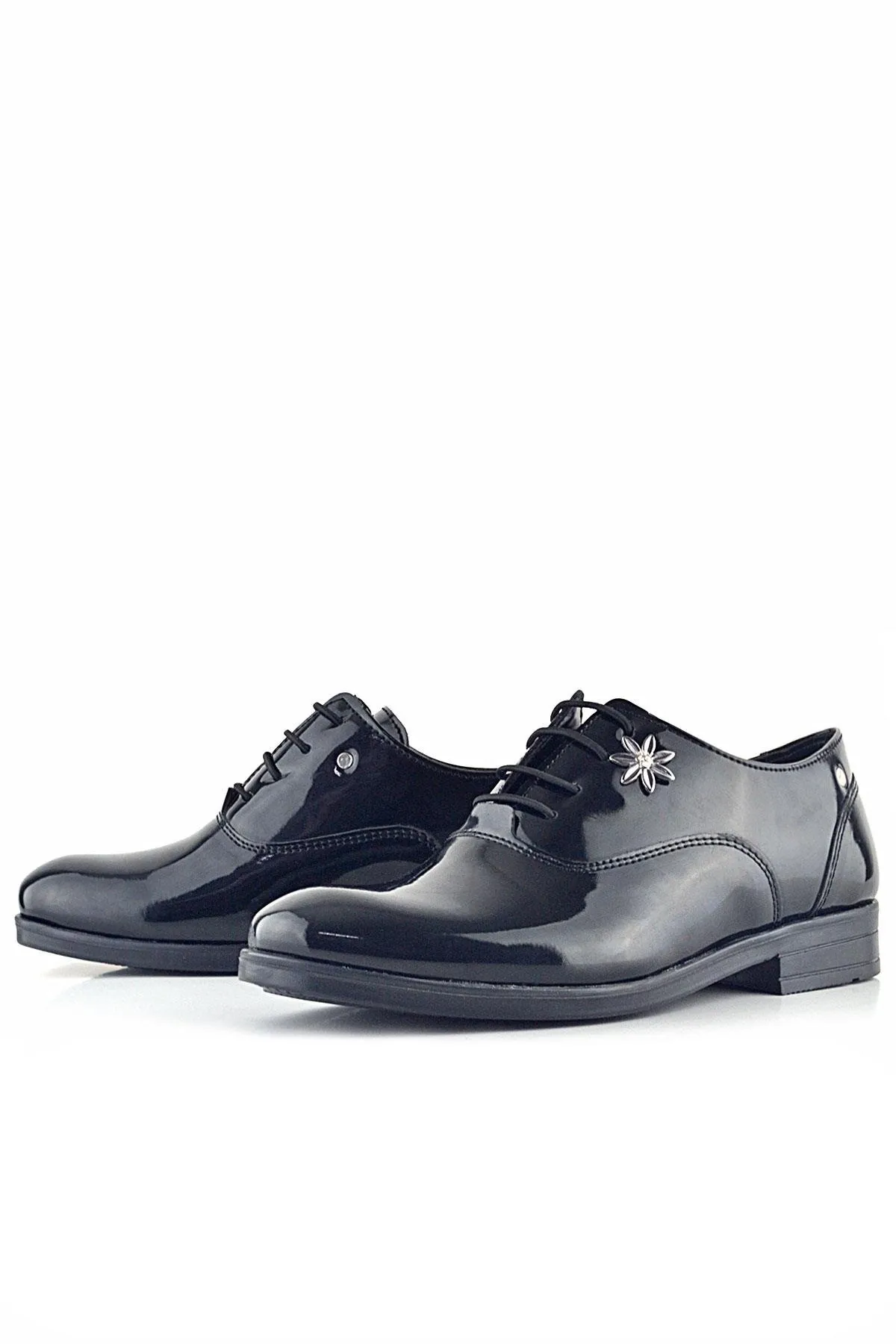 Siyah Rugan Bağcıklı Çiçek Detaylı Çocuk Klasik Ayakkabısı