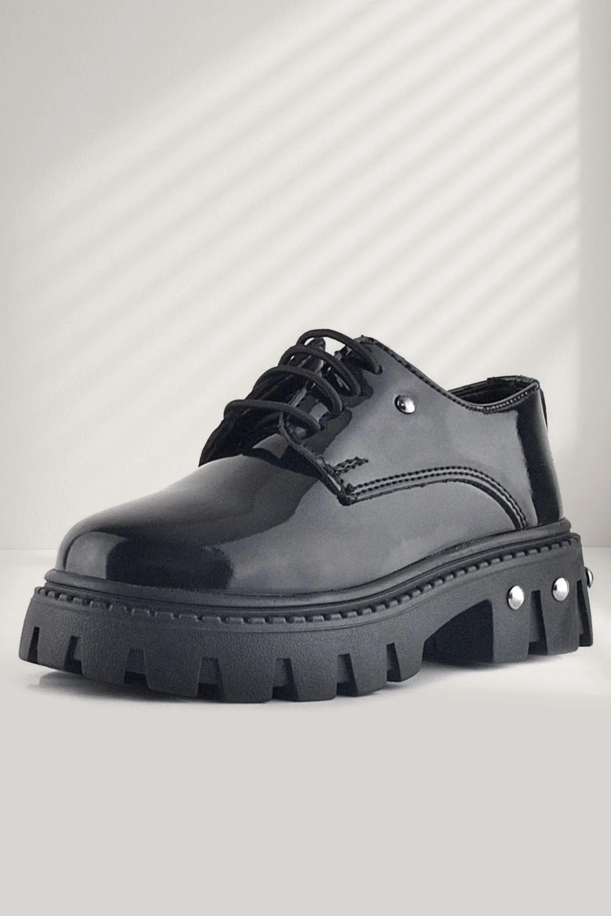 Siyah Rugan Bağcıklı Metal Detaylı Kız Çocuk Oxford Günlük Ayakkabı