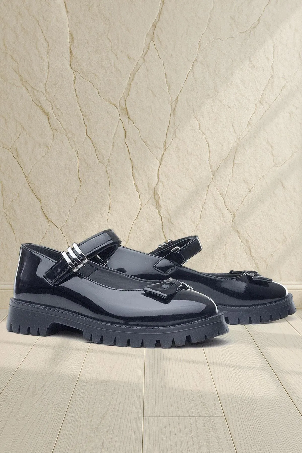 Siyah Rugan Kalın Tabanlı Cırtlı Kız Çocuk Babet Okul Ayakkabı