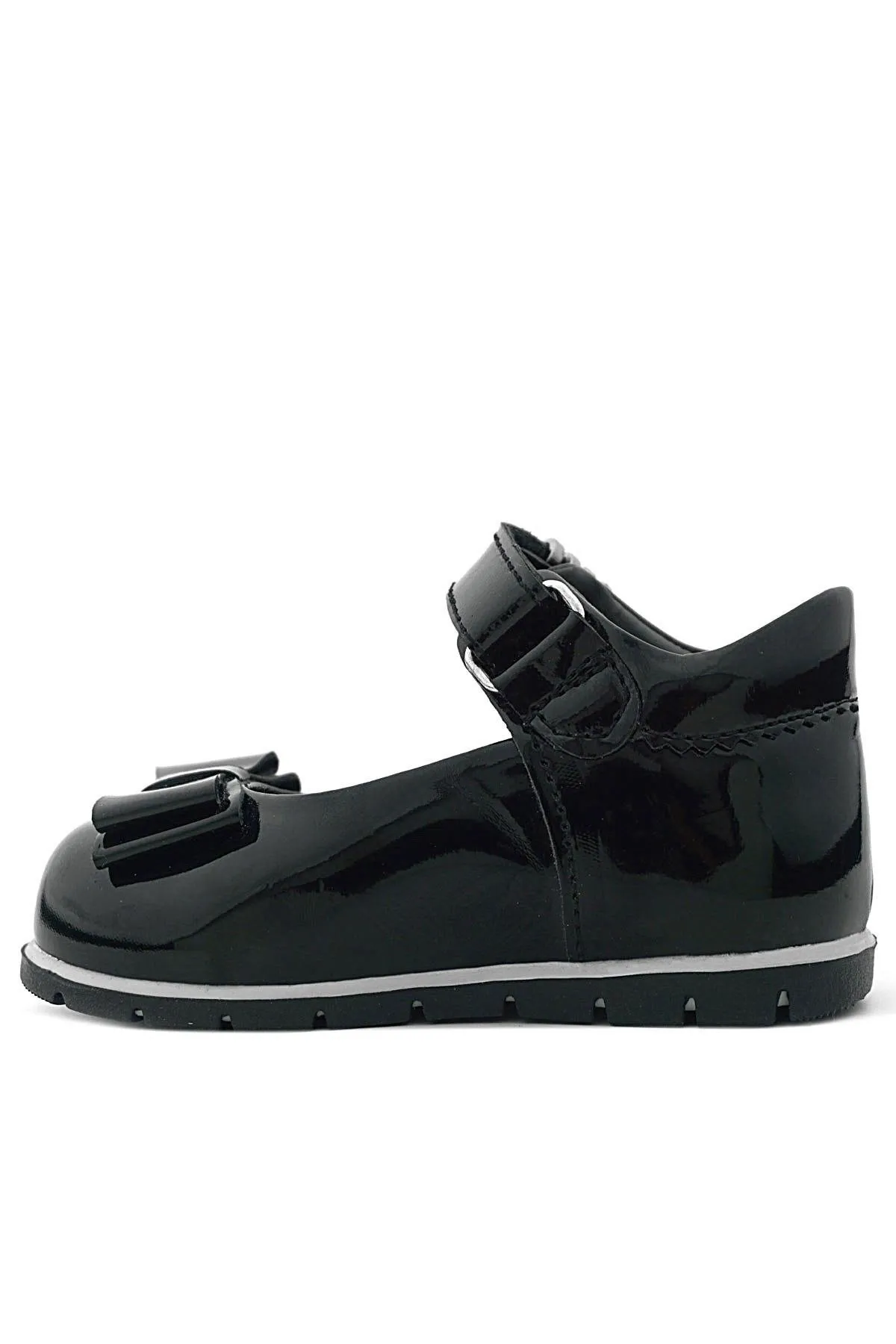 Siyah Rugan Metal Detaylı Fiyonklu Kız Bebek Babet Ayakkabı