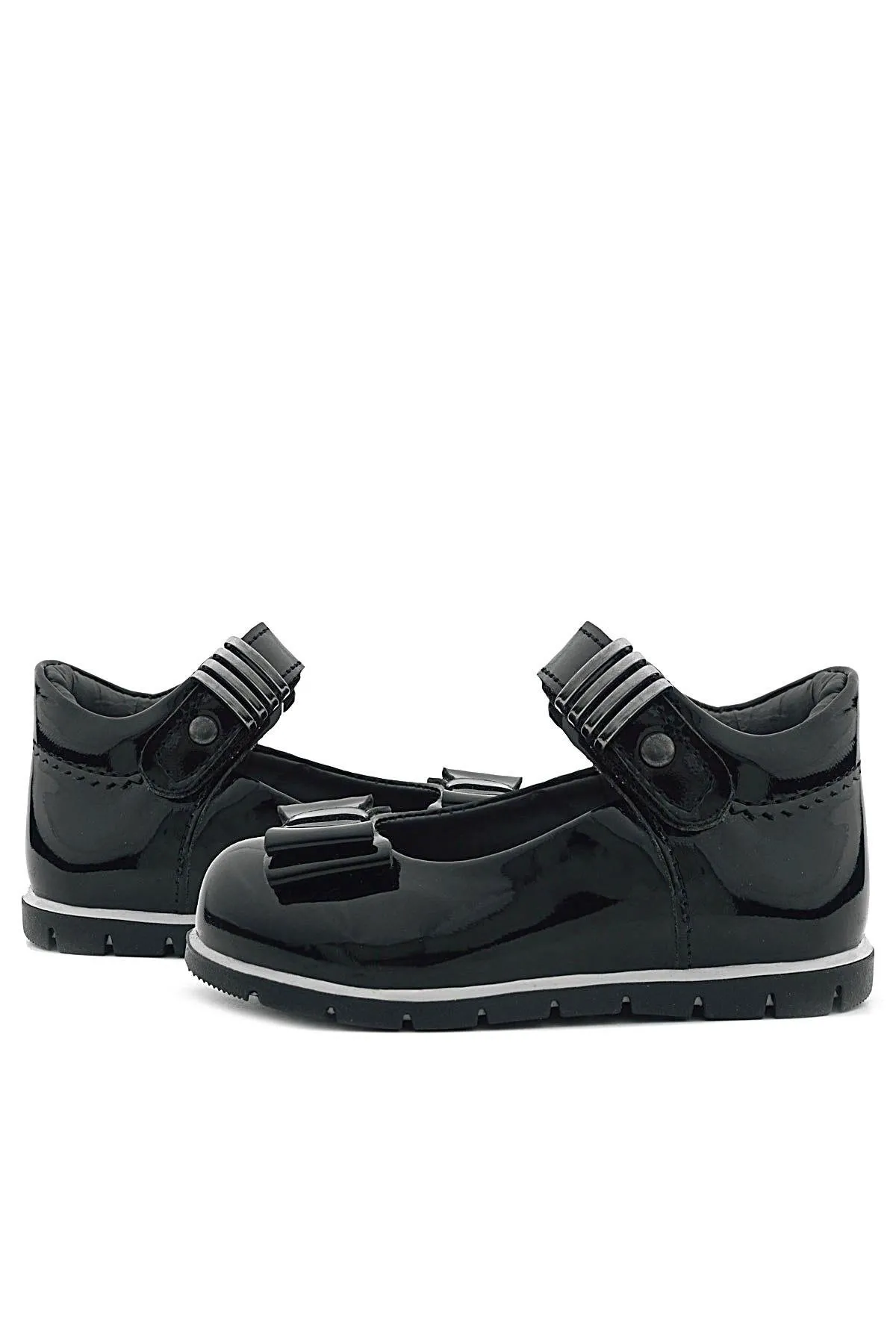 Siyah Rugan Metal Detaylı Fiyonklu Kız Bebek Babet Ayakkabı